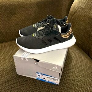 Adidas Size 8 QT Racer 3.0